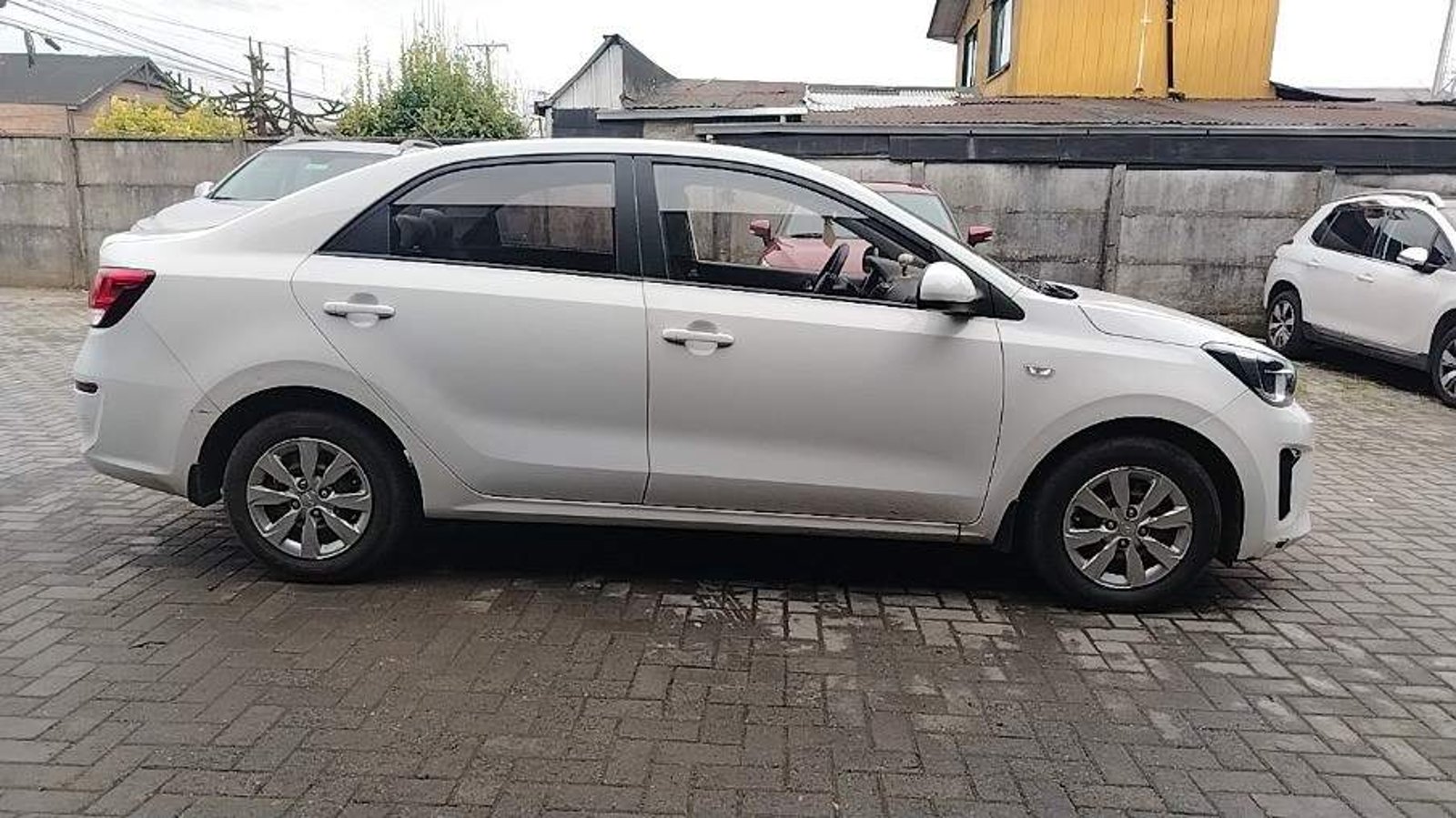 Kia Soluto 1.4 Lx 4x2 Mt 4p 2022 - Imagen 3 de 5