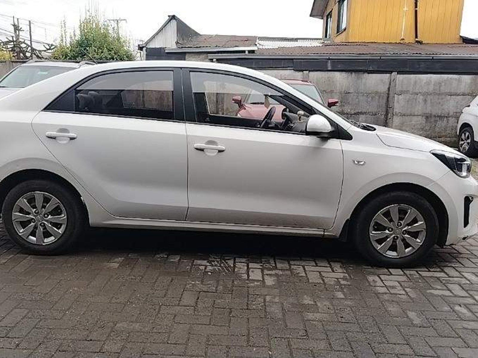 Kia Soluto 1.4 Lx 4x2 Mt 4p 2022 - Foto 3 de 5