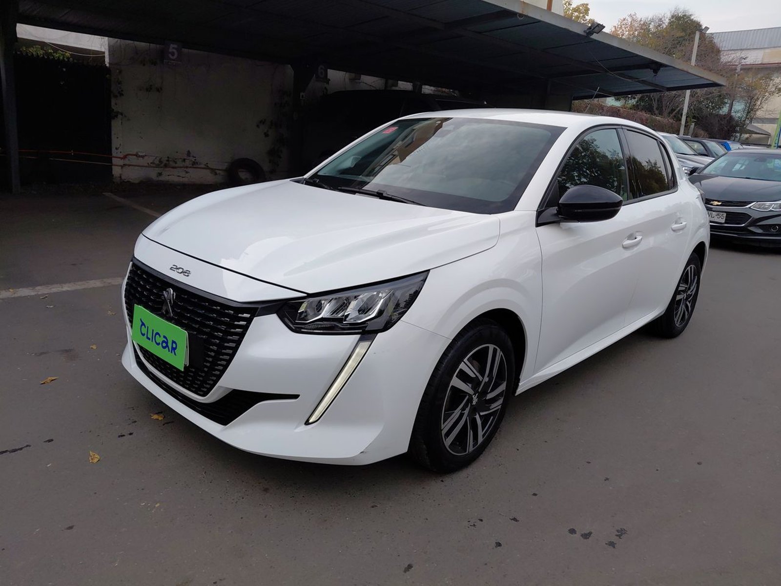 Peugeot 208 1.2 Puretech Allure Pack 130 4x2 Eat8 5p 2023 - Foto 3 de 8