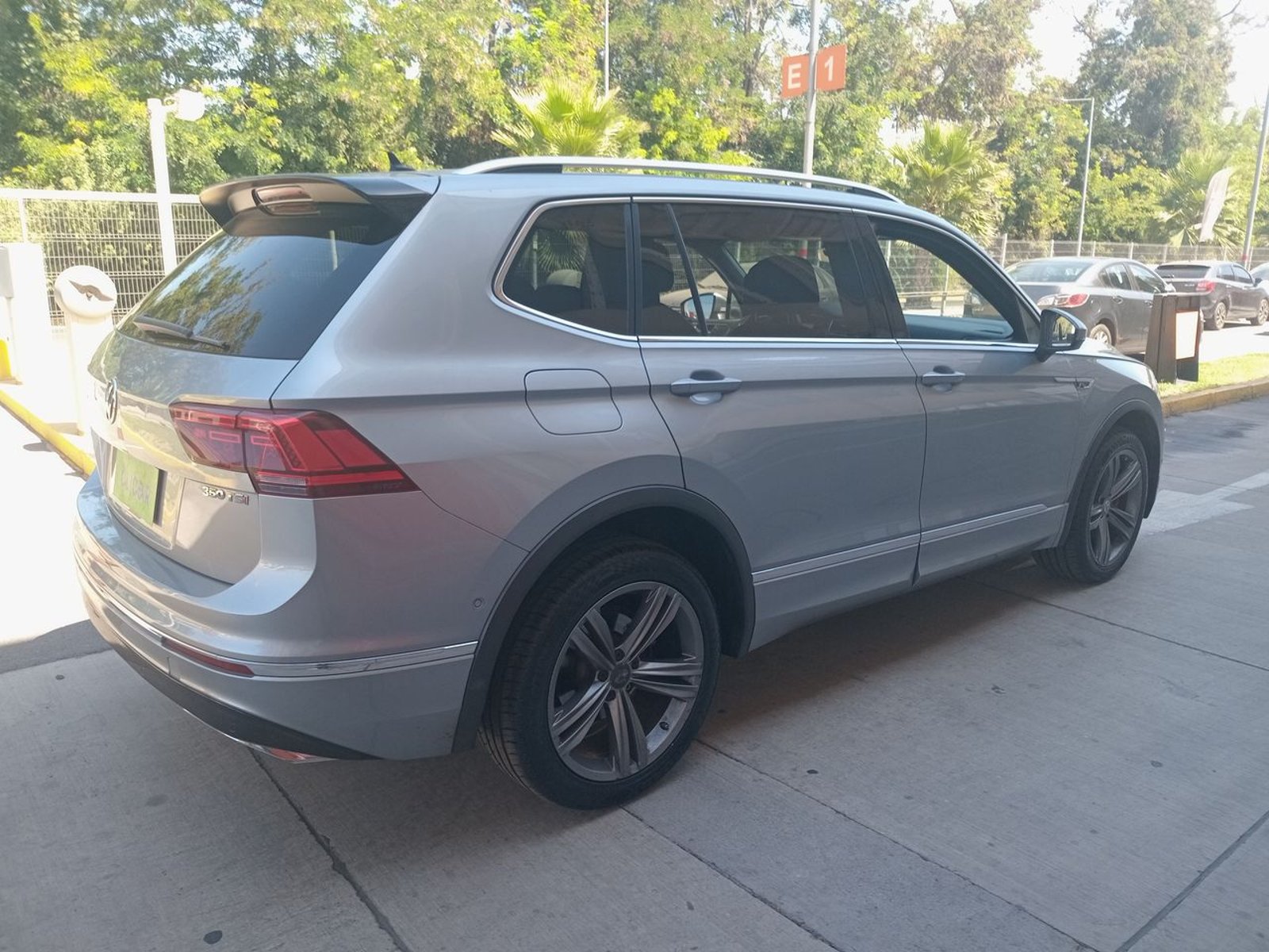 Volkswagen Tiguan 2.0 Tsi R-line 4motion 220hp 3row At 5p 2021 - Imagen 7 de 8