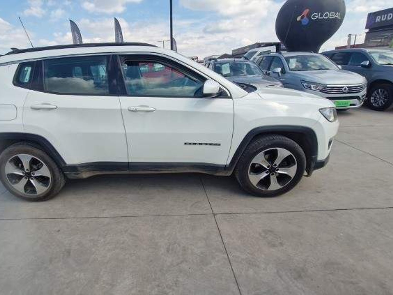 Jeep Compass 2.4 Longitude 4x2 Radio 8.4 9at 5p 2019 - Foto 3 de 5