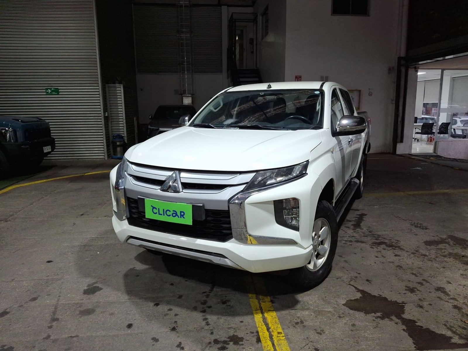 Mitsubishi L200 2.4 Katana Crt Diesel Dob. Cab. 4x4 Mt 4p 2024 - Foto 3 de 8