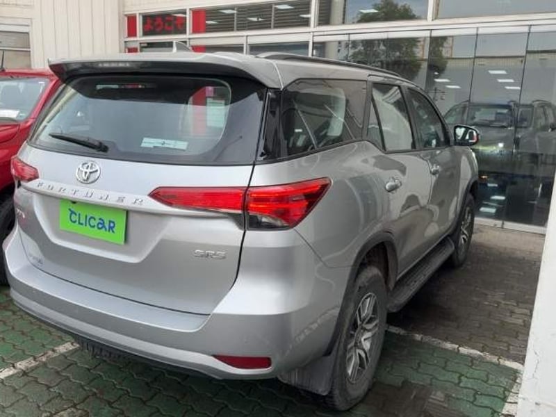 Toyota Fortunner 2.8 Sr5 Tdi Diesel 4x4 Mt 5p 2024 - Imagen 4 de 5