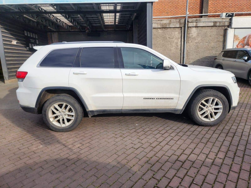 Jeep Grand Cherokee 3.6 Laredo 4x4 At 5p 2018 - Imagen 3 de 5