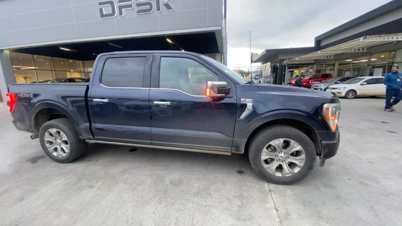 Ford F-150 3.5 Platinum Cc Dob. Cab. 4x4 At 4p 2023 - Imagen 3 de 5