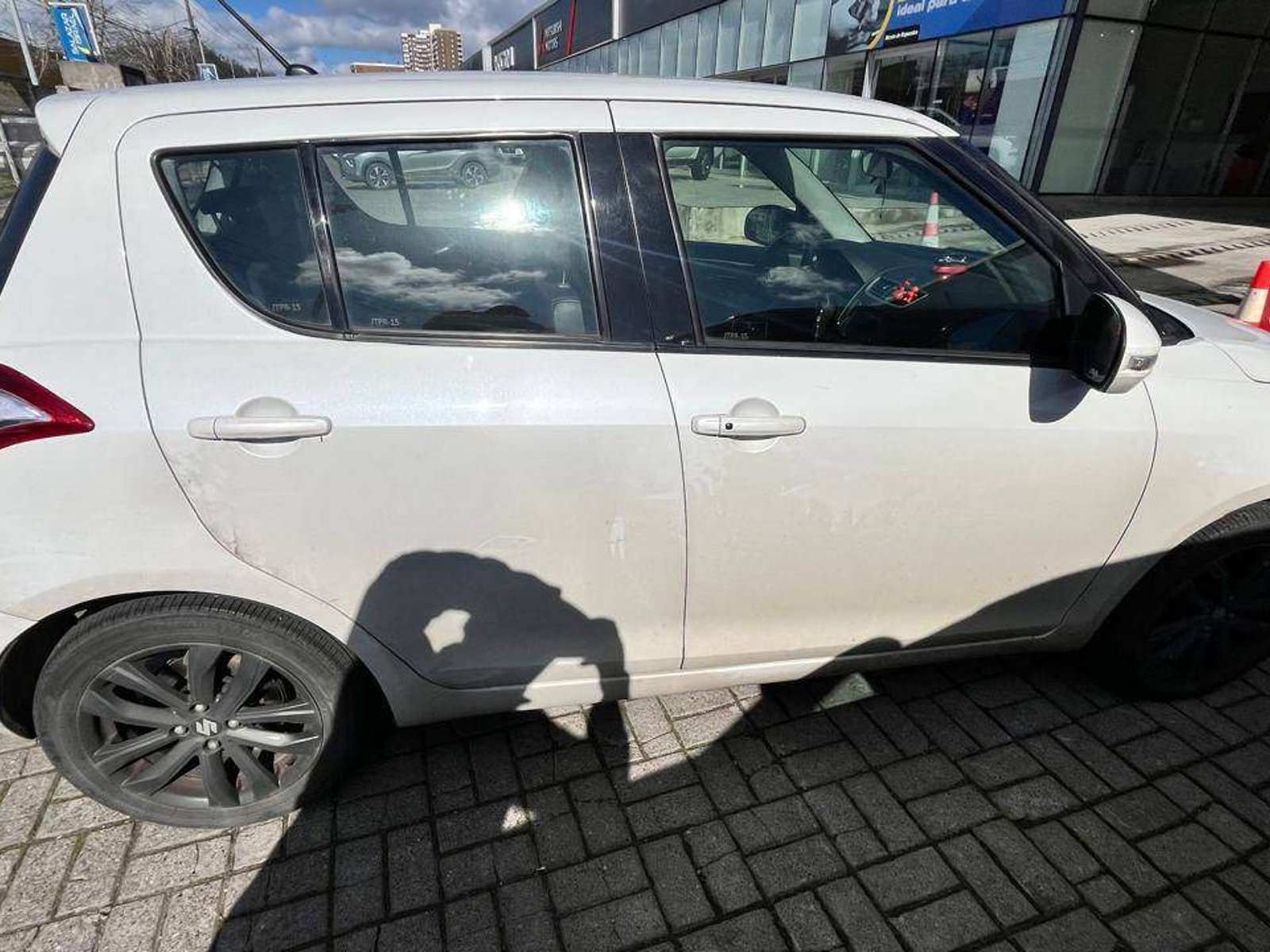 Suzuki Swift 1.2 Glx 4x2 Hb Ac At 5p 2017 - Foto 3 de 5
