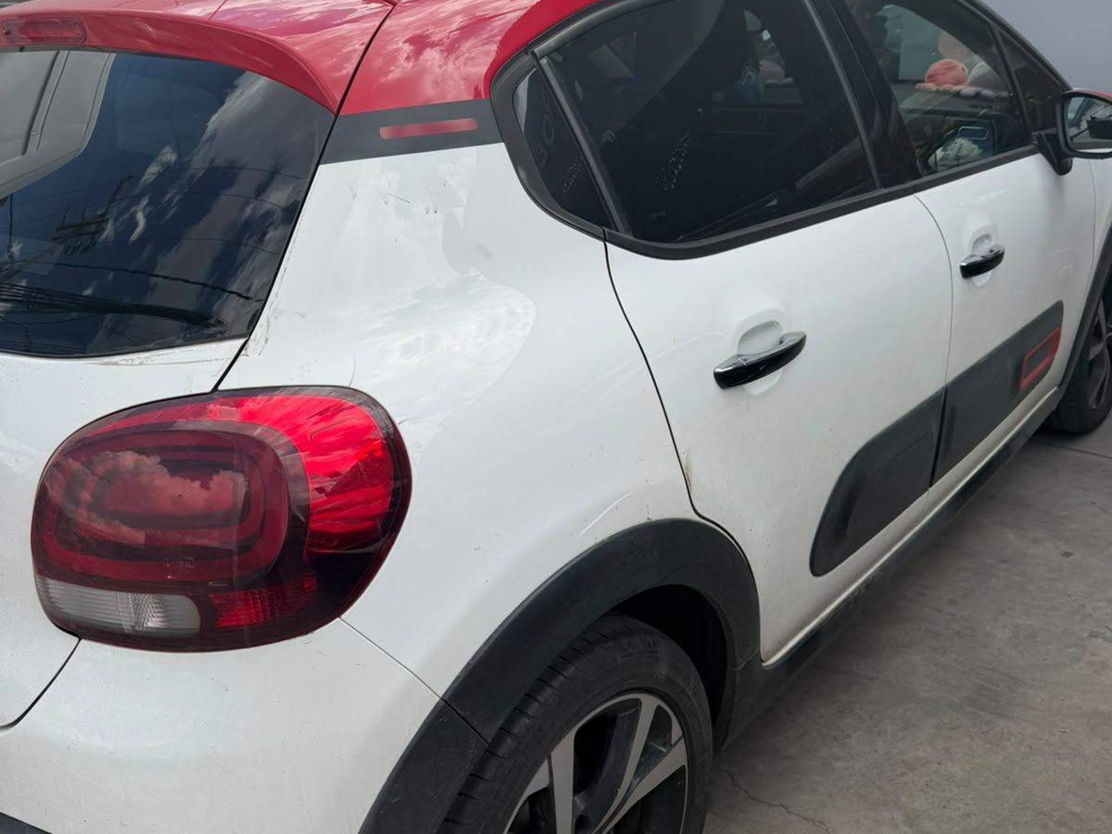 Citroën C3 1.5 Shine Bluehdi Diesel 4x2 Connected Cam 100 Ss Bvm6 Hb Mt 5p 2021 - Foto 4 de 5