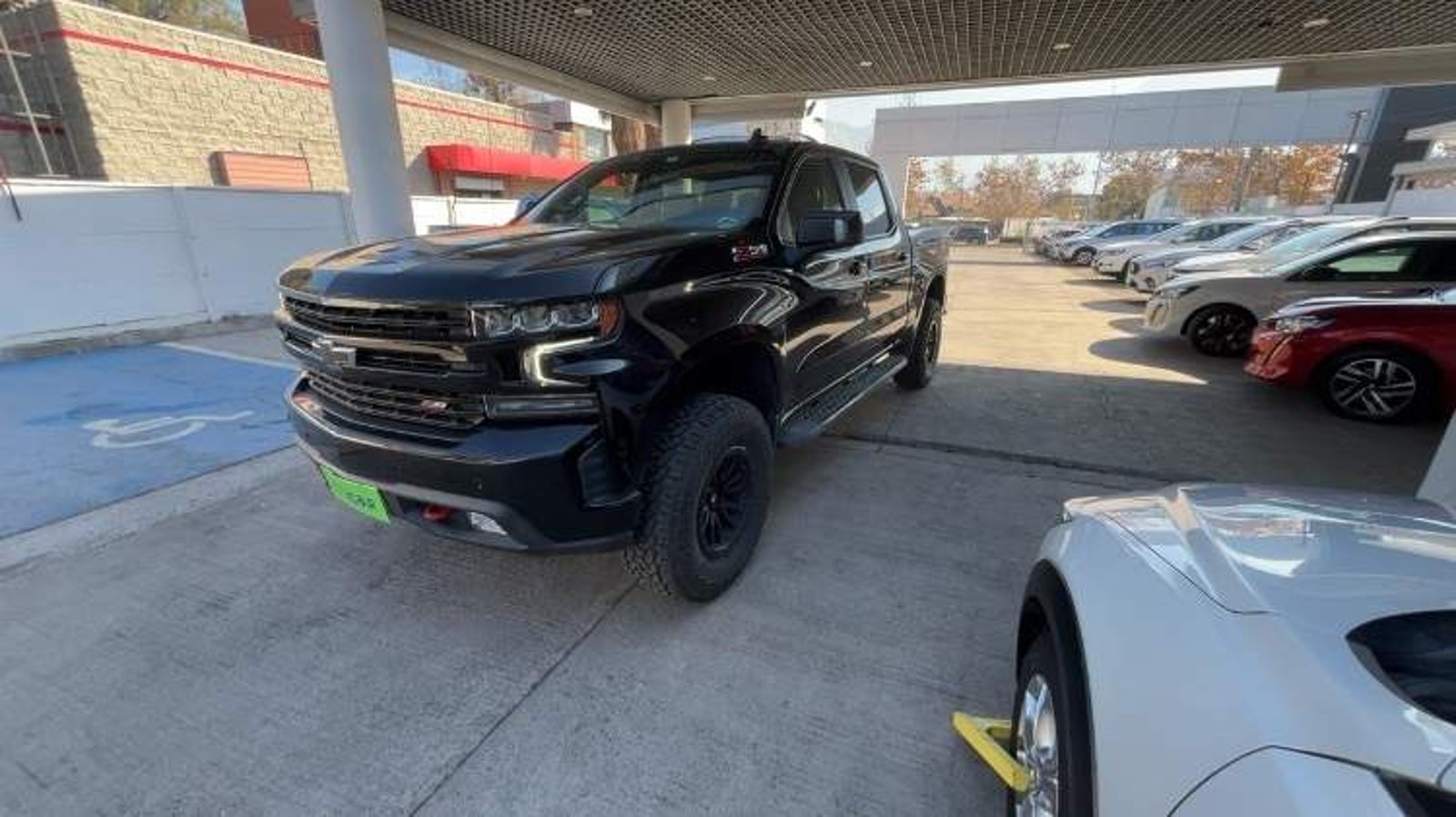 Chevrolet Silverado 5.3 Lt Trailboss Z71 4x4 At 4p 2022 - Imagen 6 de 8