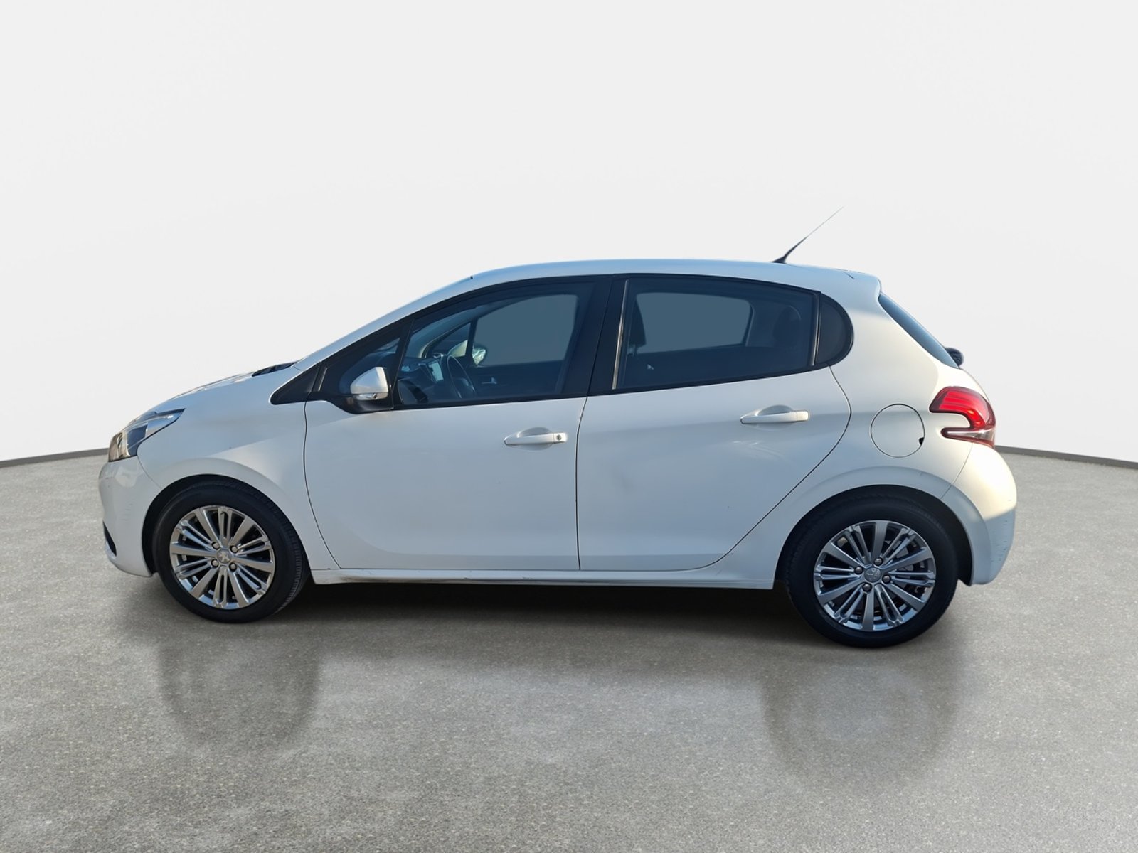 Peugeot 208 1.2 Active Pack Puretech 4x2 82hp Mt 5p 2019 - Foto 4 de 8