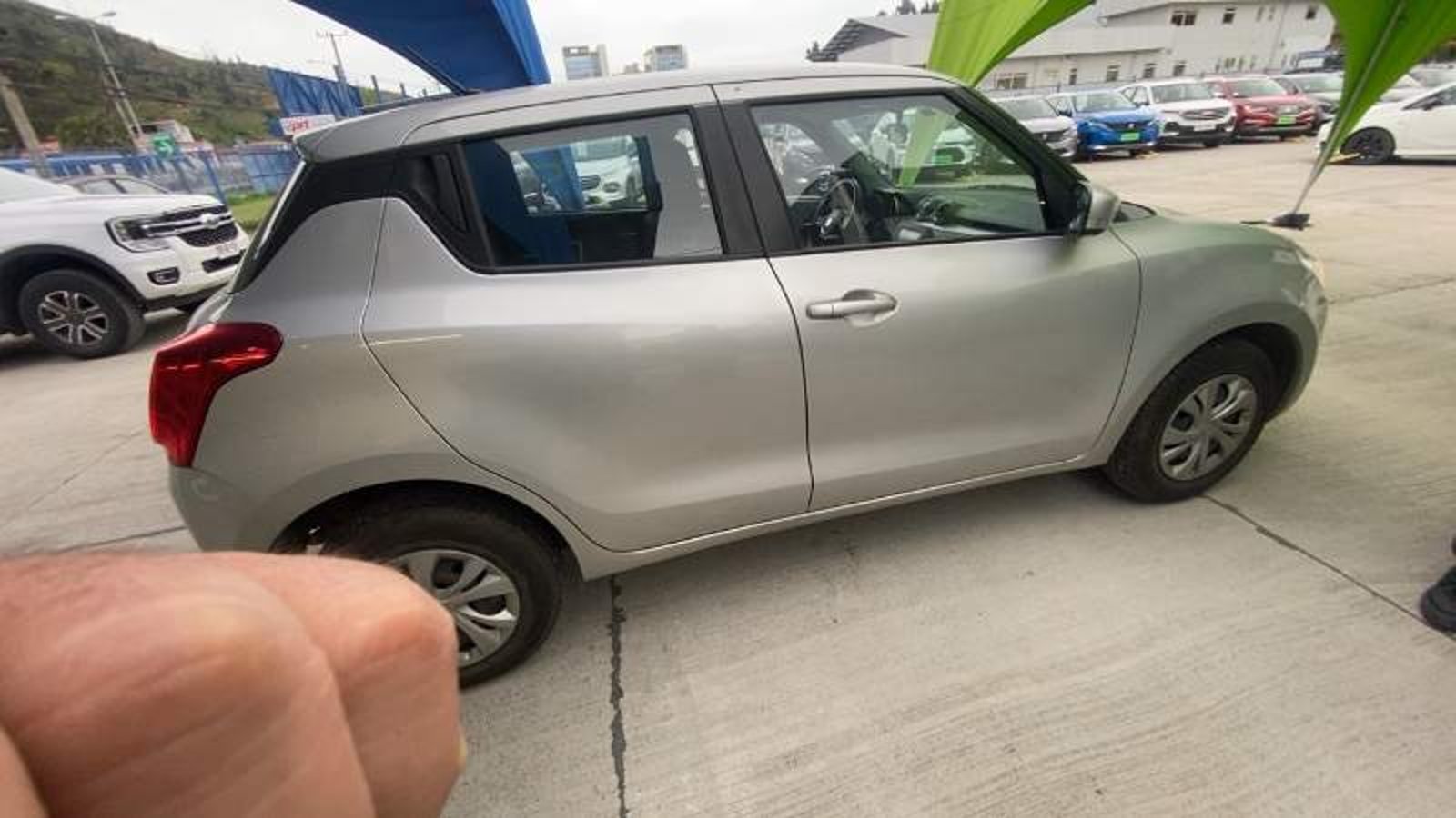 Suzuki Swift 1.2 Gl 4x2 Hb Mt 5p 2023 - Imagen 3 de 5