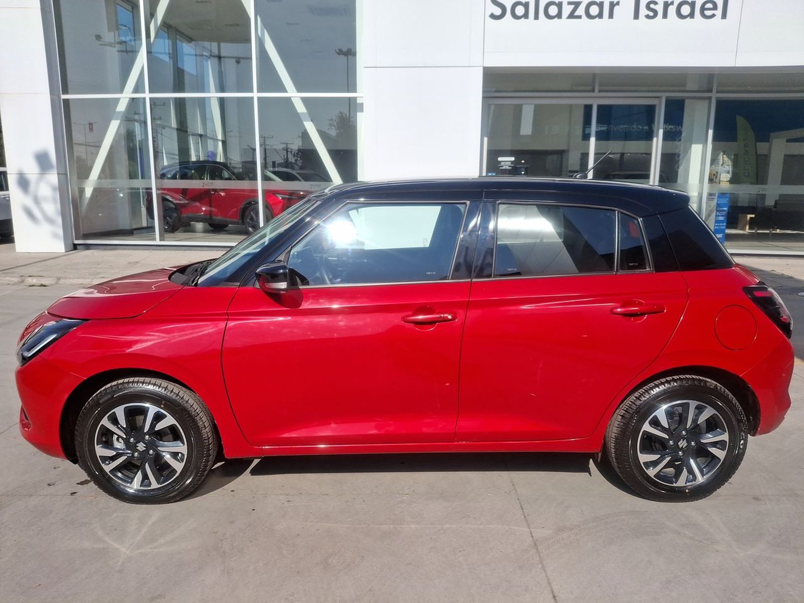 Suzuki Swift 1.2 Glx Hybrid 4x2 Hb Cvt At 5p 2025 - Imagen 4 de 8