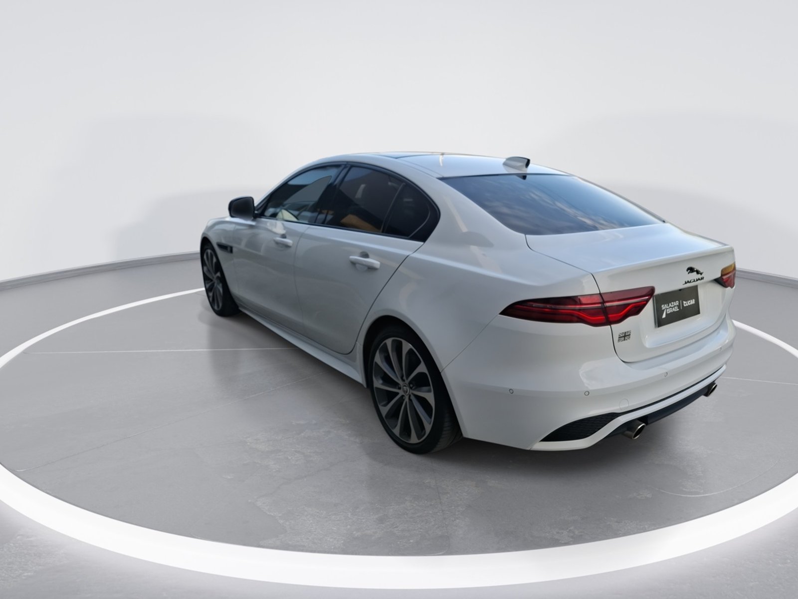 Jaguar Xe 2.0 R Dynamic 4x2 At 2025 - Foto 5 de 8