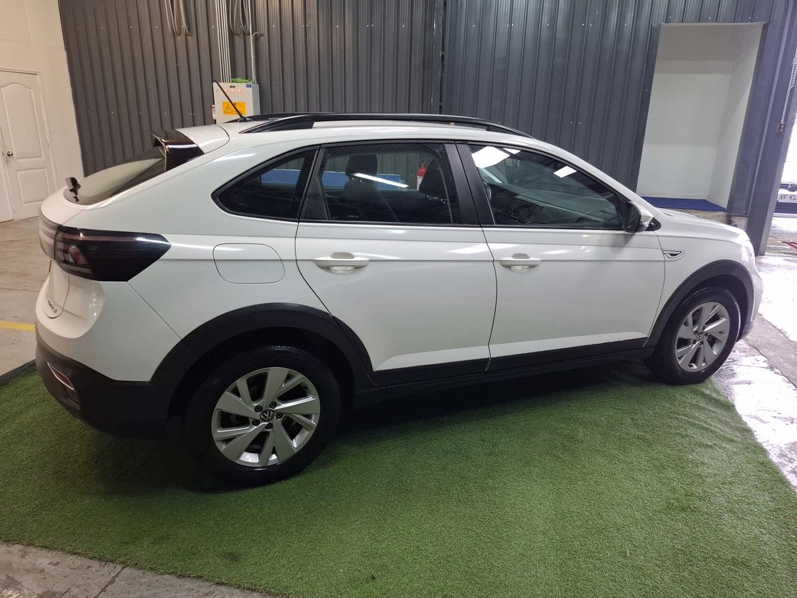 Volkswagen Nivus 1.0 Tsi Comfortline 4x2 At 5p 2023 - Imagen 7 de 8