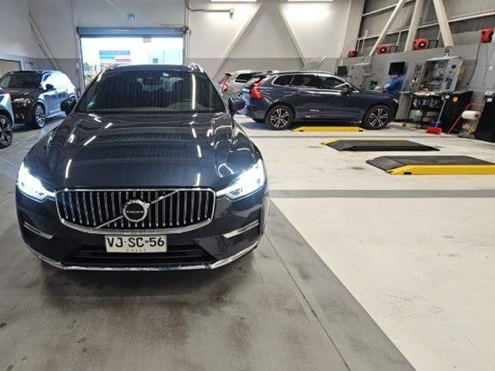 Volvo Xc60 2.0 T8 Recharge Plus Hybrid Awd At 5p 2026 - Foto 2 de 5
