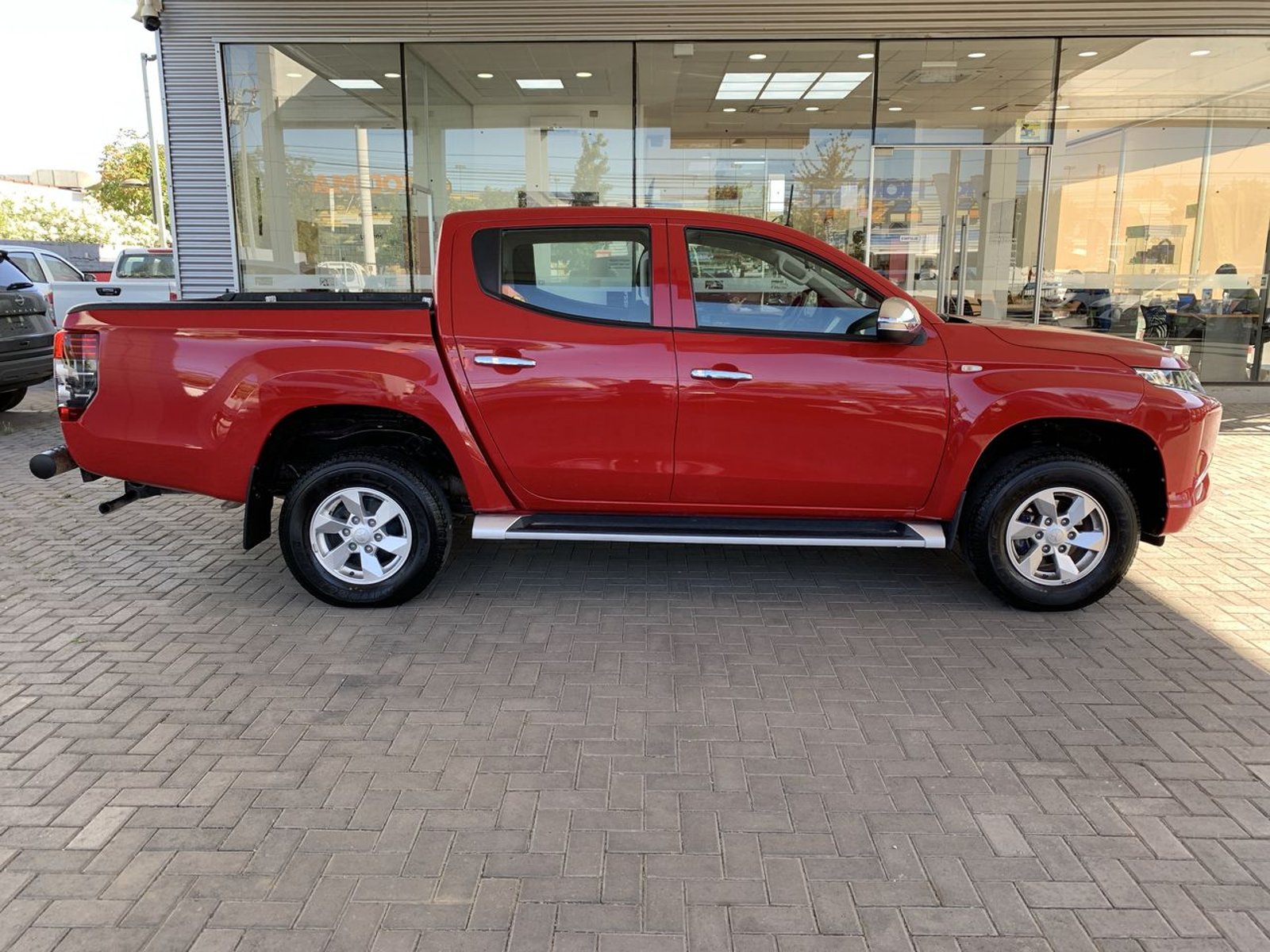 Mitsubishi L200 2.2 Katana Crt Diesel Dob. Cab. 4x4 Mt 4p 2024 - Imagen 8 de 8