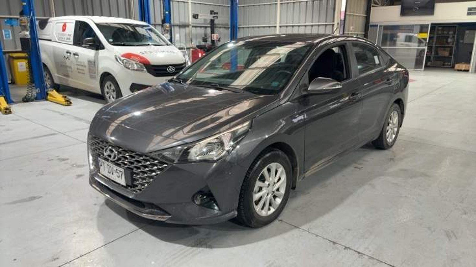 Hyundai Accent 1.4 Hci Value 4x2 Mt 4p 2021 - Imagen 6 de 8