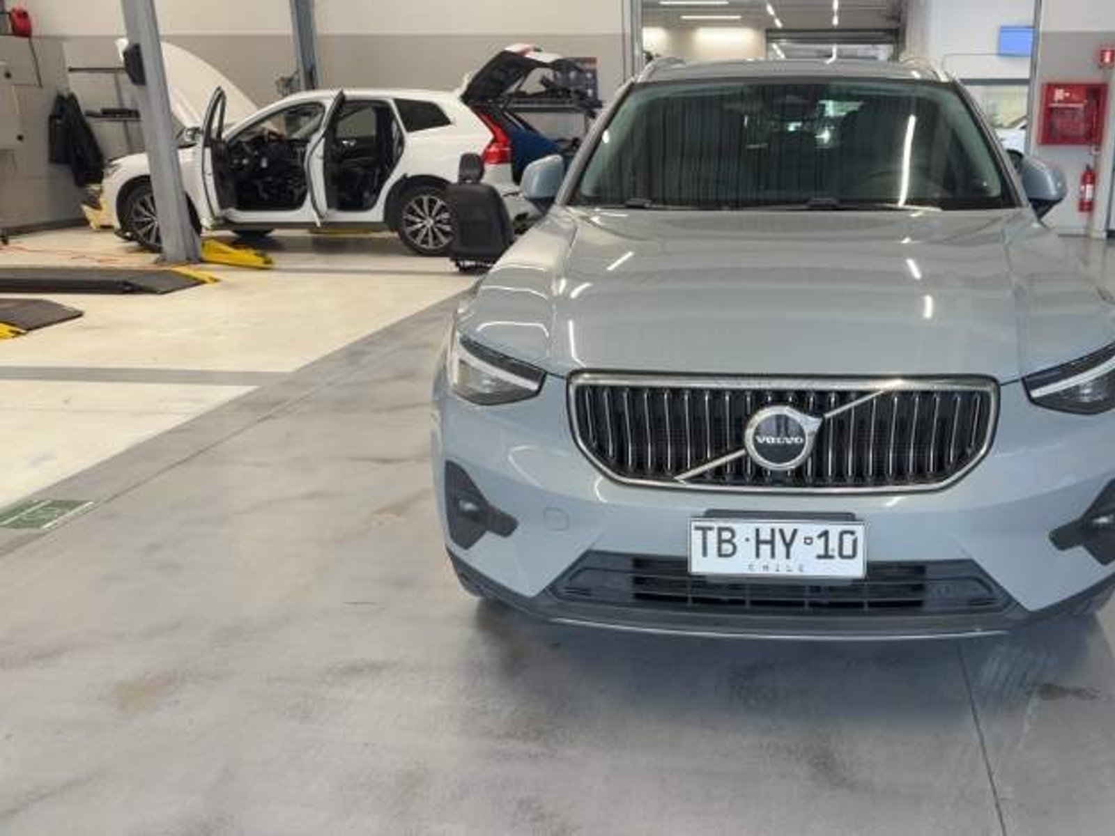 Volvo Xc40 2.0 B4 Ultimate Hibrido Fwd At 5p 2024 - Foto 2 de 5