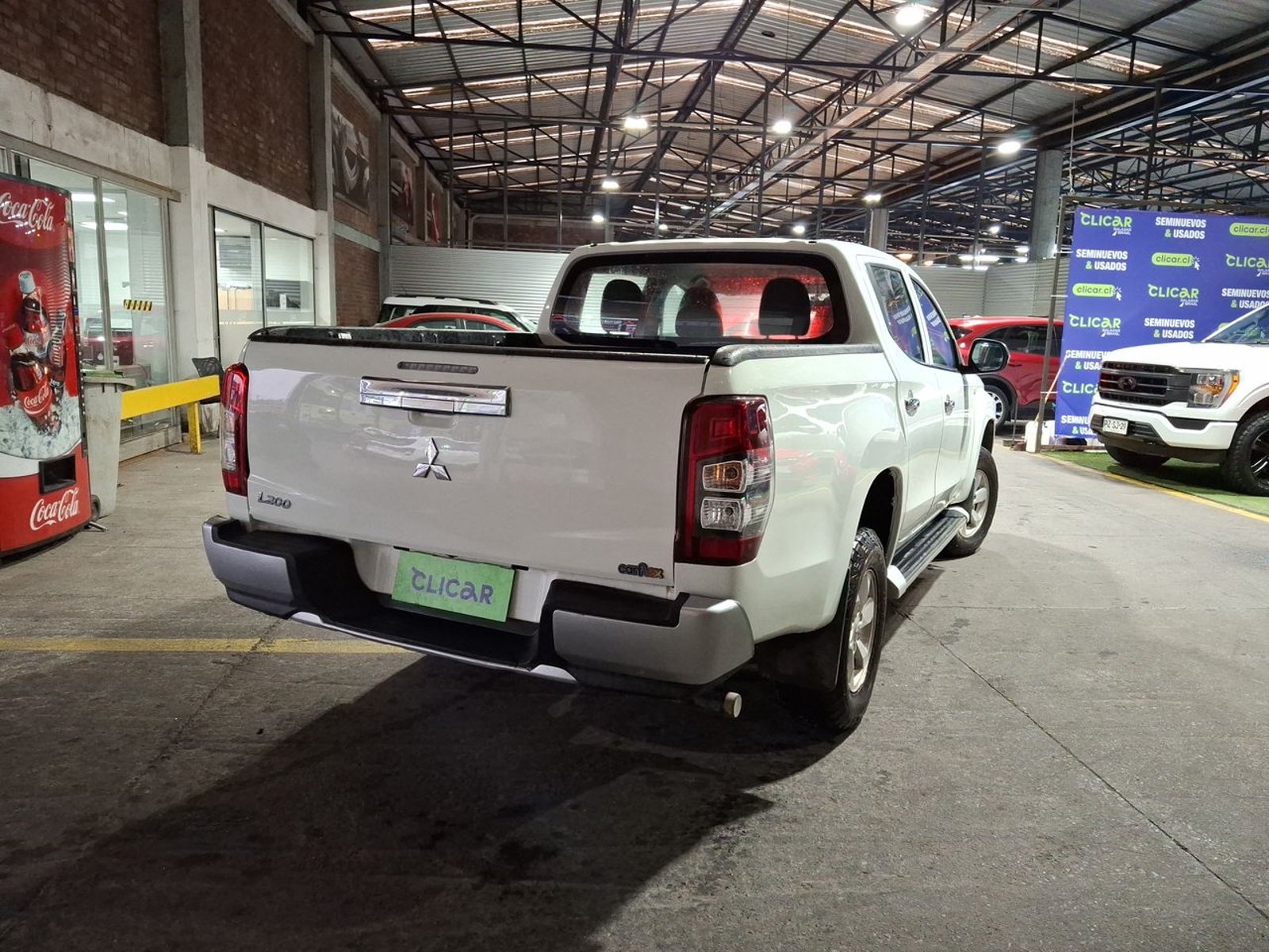 Mitsubishi L200 2.4 Katana Crt Diesel Dob. Cab. 4x4 Mt 4p 2024 - Imagen 7 de 8