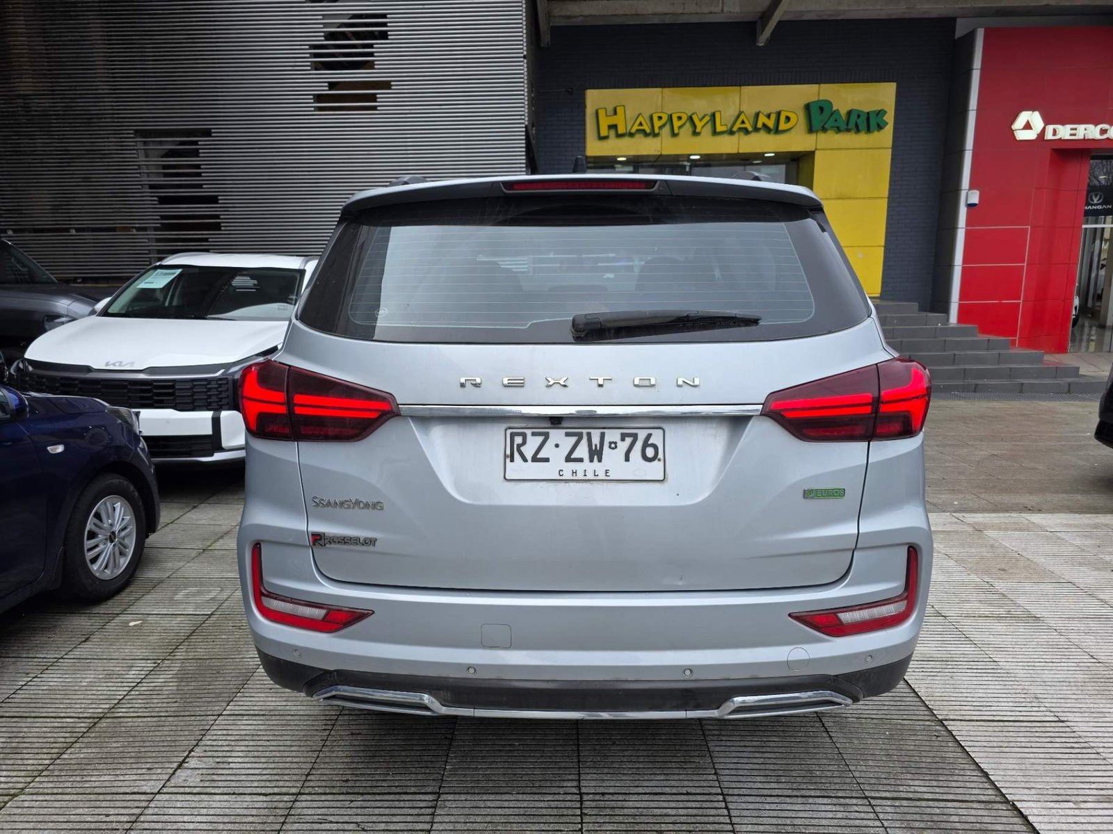 SsangYong Rexton 2.2t Glx Diesel 4x2 6ab 8at 5p 2022 - Imagen 4 de 4