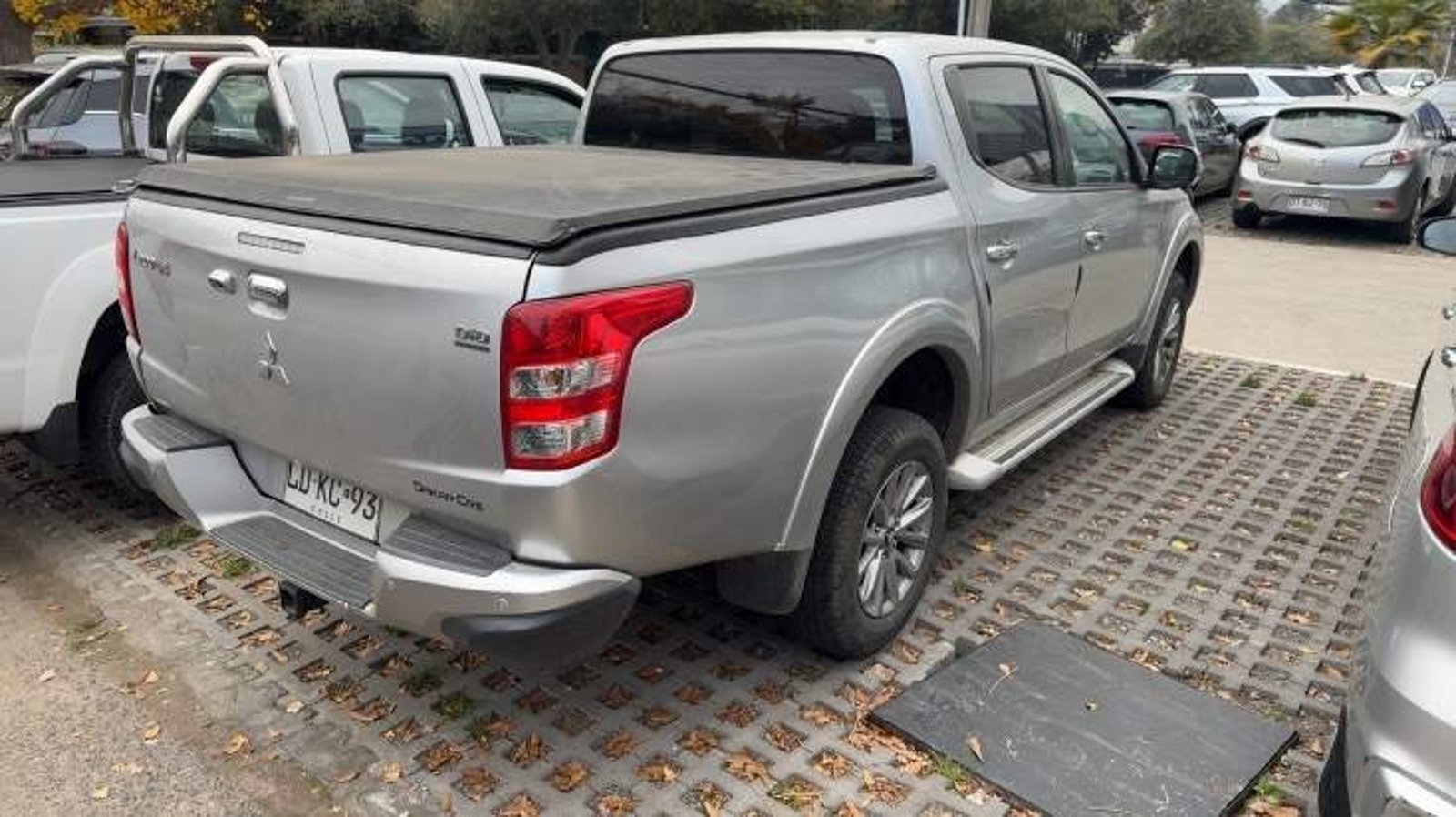 Mitsubishi L200 2.4 Dakar Crs Dob. Cab. Diesel 4x4 Hp At 4p 2019 - Foto 4 de 8