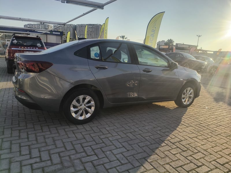 Chevrolet Onix 1.0t Lt 4x2 Sedan Mt 4p 2021 - Imagen 7 de 8