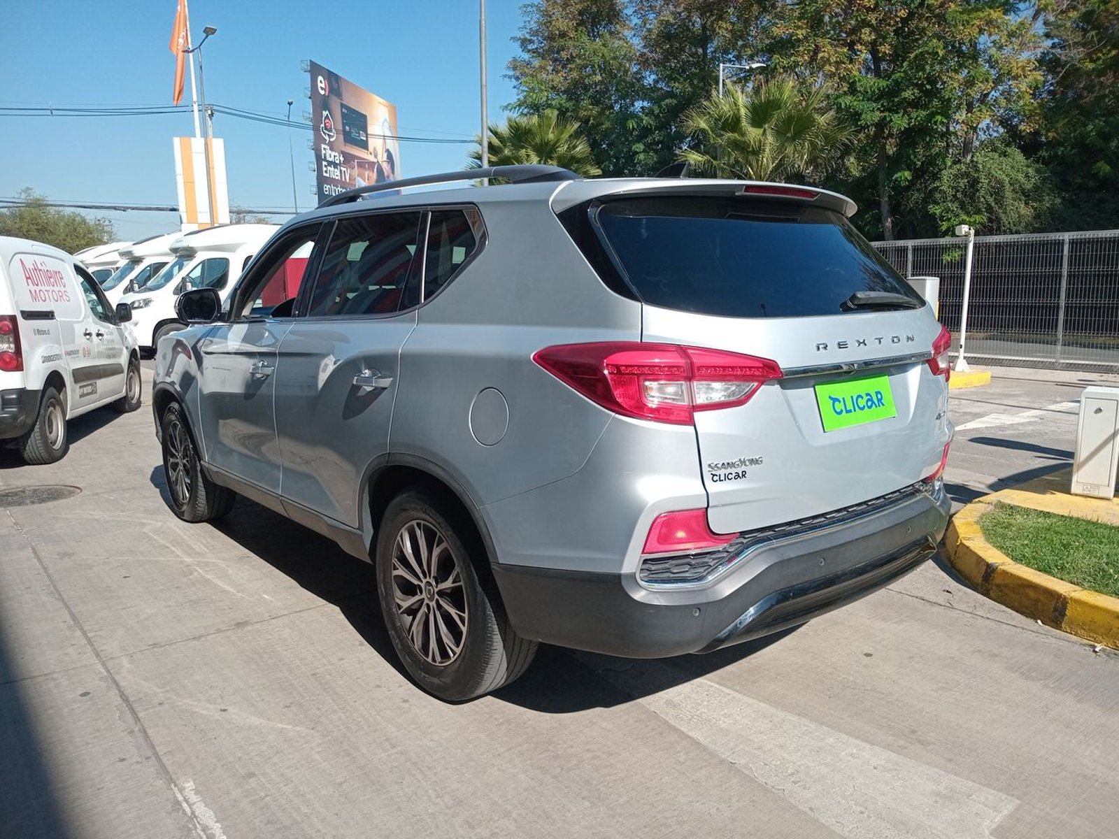 SsangYong Rexton 2.2 Yrx212 Diesel Fl 4x4 At 5p 2020 - Foto 5 de 8