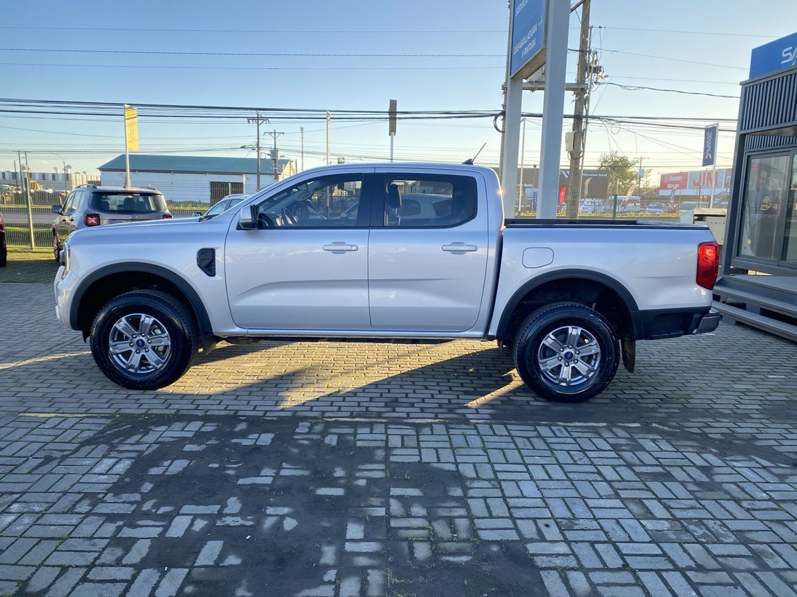 Ford Ranger 2.0 Xls Diesel 4x2 Dob. Cab. Mt 4p 2024 - Imagen 4 de 8