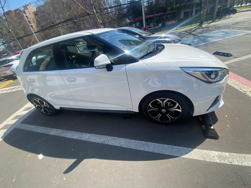 MG Mg 3 1.5 Comfort 4x2 Hb At 5p 2023 - Imagen 3 de 5