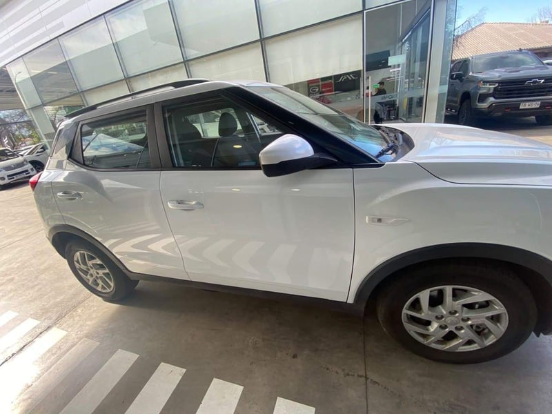 Mahindra Xuv 300 1.2t Comfort 4x2 Mt 5p 2025 - Imagen 3 de 5