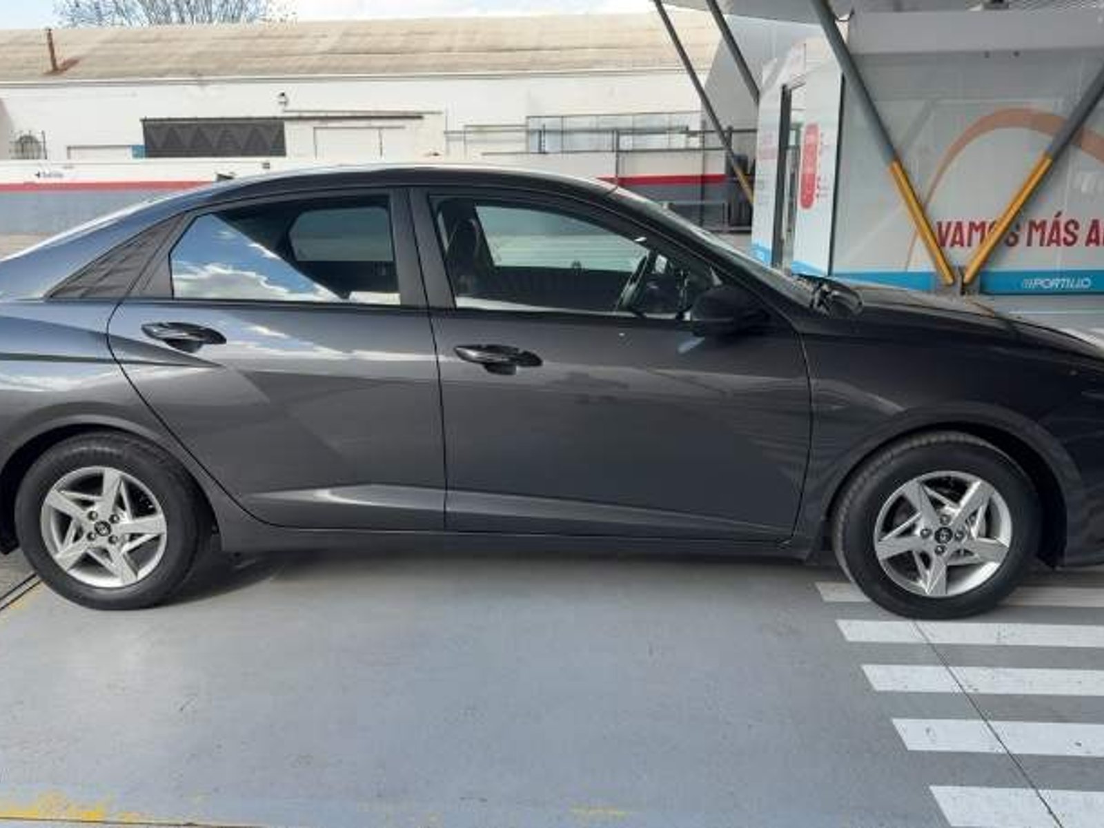 Hyundai Accent 1.5 Plus 4x2 Mt 4p 2024 - Foto 2 de 4