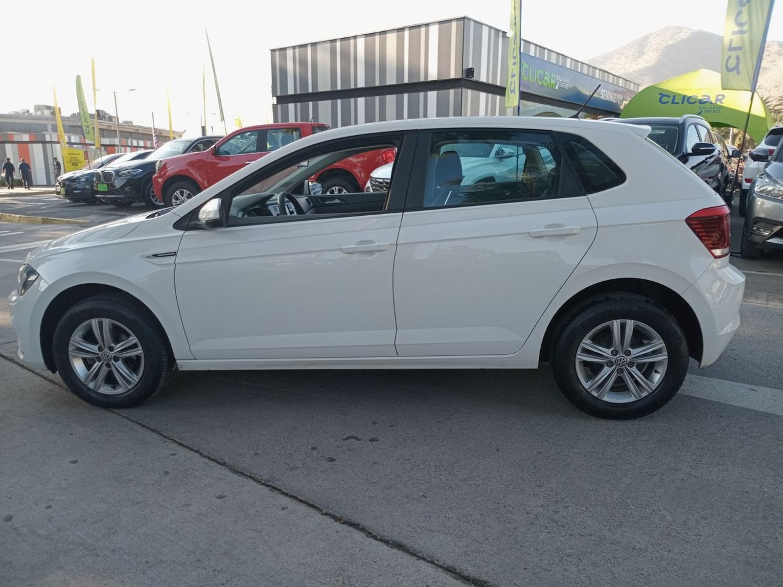 Volkswagen Polo 1.6 Comfortline 4x2 Mt5 5p 2023 - Imagen 4 de 8
