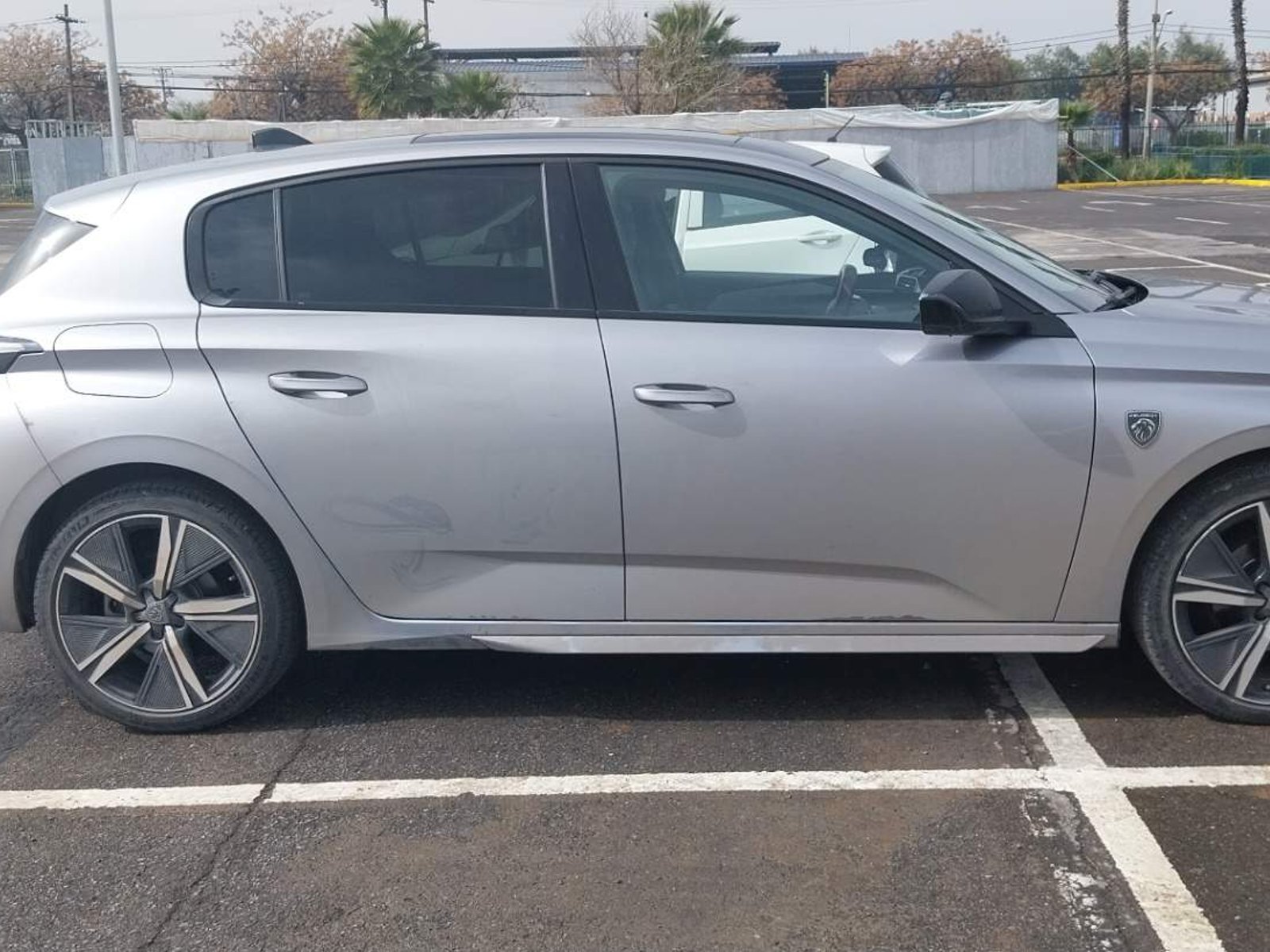 Peugeot 308 1.2 Gt Puretech 130 4x2 Eat8 5p 2024 - Foto 2 de 4