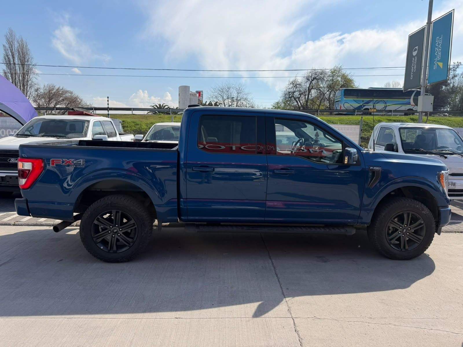 Ford F-150 5.0 Lariat Sport Cc Dob. Cab. 4x4 At 4p 2023 - Foto 3 de 5