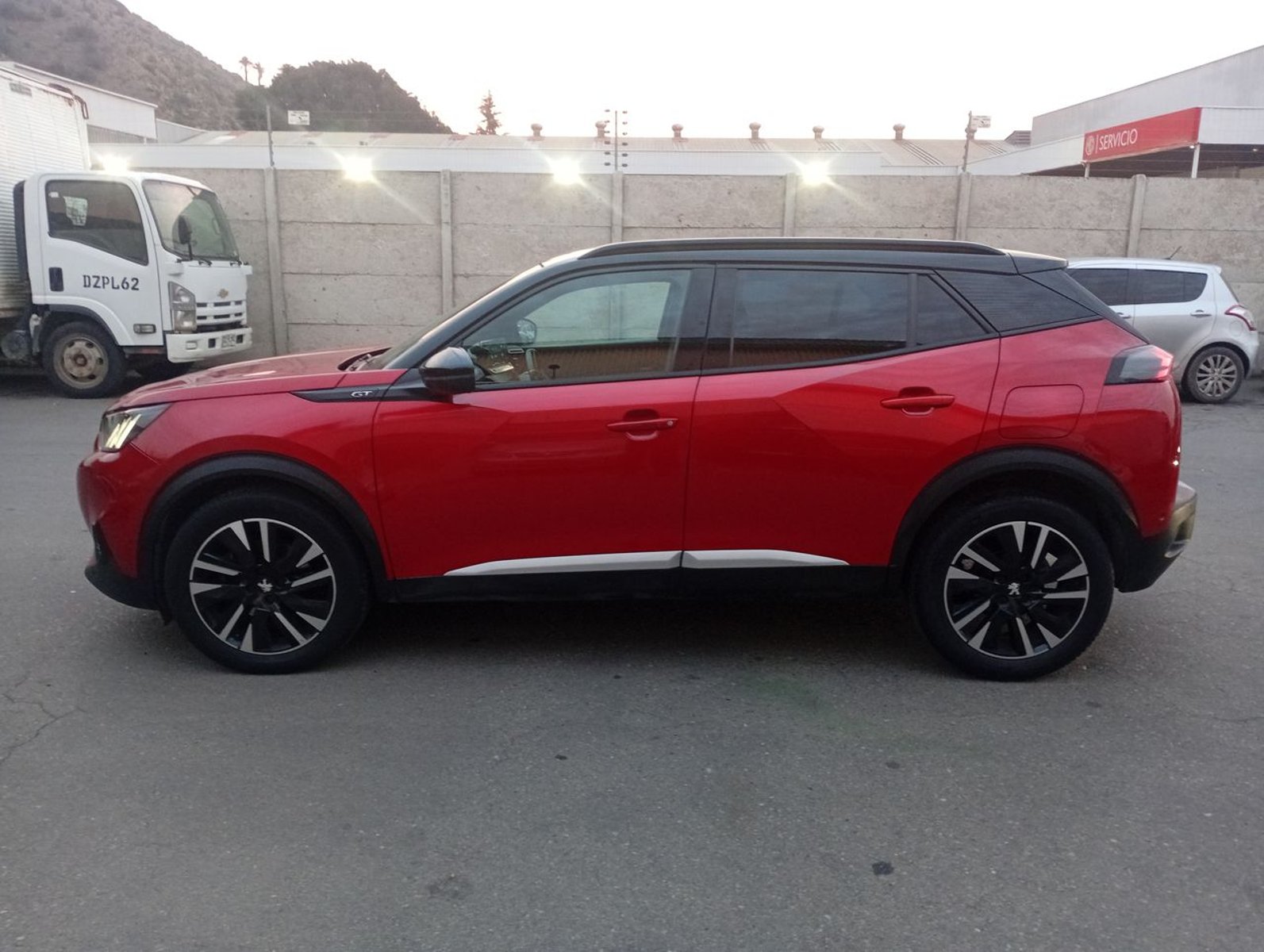 Peugeot 2008 1.5 Gt Bluehdi 130 Diesel 4x2 Eat8 5p 2022 - Imagen 4 de 8