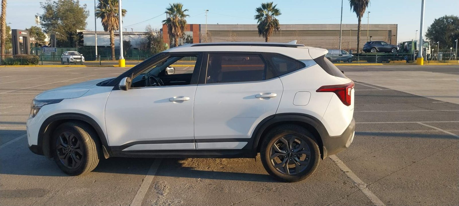 Kia Seltos 1.5 Ex 4x2 6mt 5p 2024 - Imagen 8 de 8