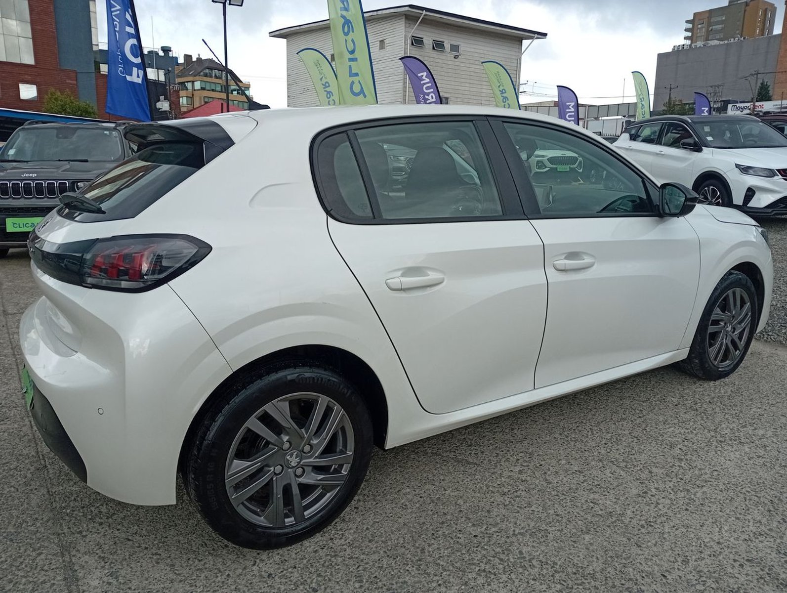 Peugeot 208 1.2 Puretech Active Pack 4x2 75 Mt 5p 2022 - Imagen 7 de 8