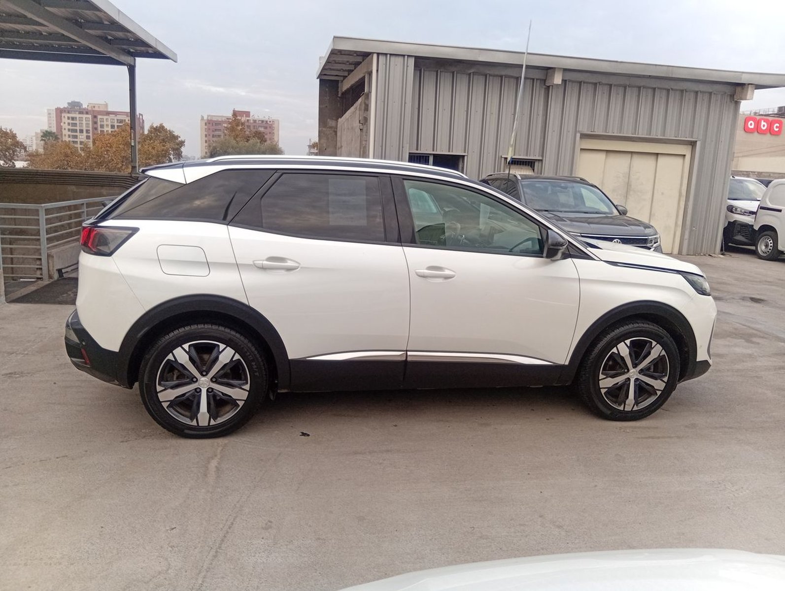 Peugeot 3008 1.5 Allure Pack Bluehdi 130 4x2 Eat8 5p 2024 - Imagen 8 de 8