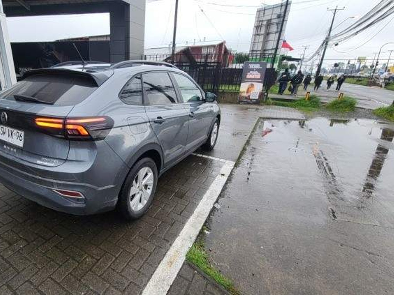 Volkswagen Nivus 1.0 Tsi Comfortline 4x2 At 5p 2023 - Foto 4 de 5