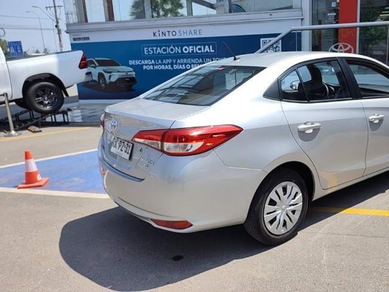 Toyota Yaris Sedan 1.5 Gli E 4x2 At 4p 2022 - Imagen 4 de 5