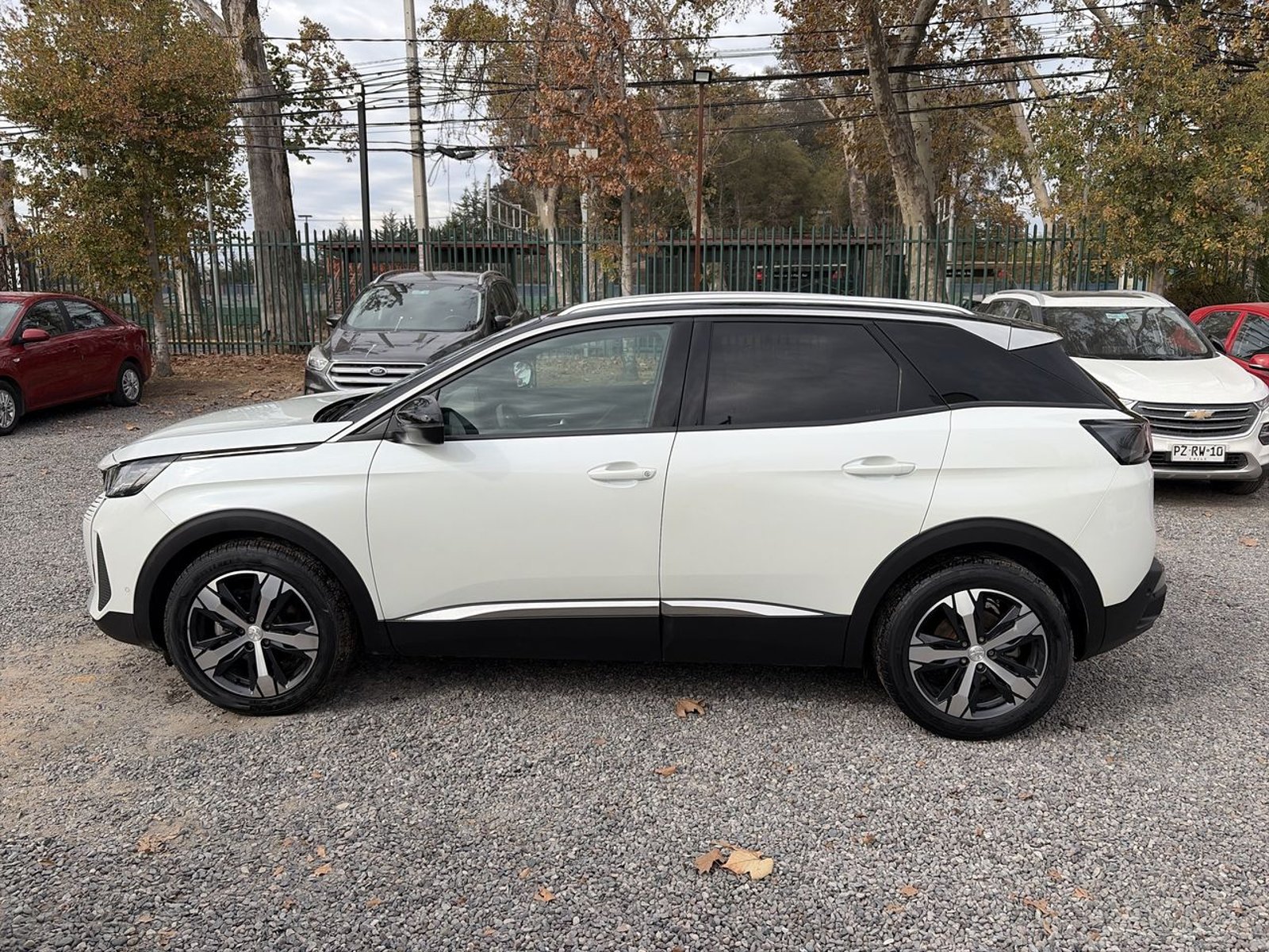 Peugeot 3008 1.5 Allure Pack Bluehdi 130 4x2 Eat8 5p 2024 - Foto 4 de 8