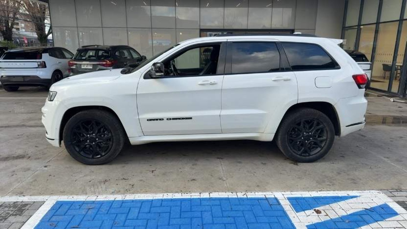 Jeep Grand Cherokee 3.6 Limited 4x4 At 5p 2022 - Imagen 8 de 8