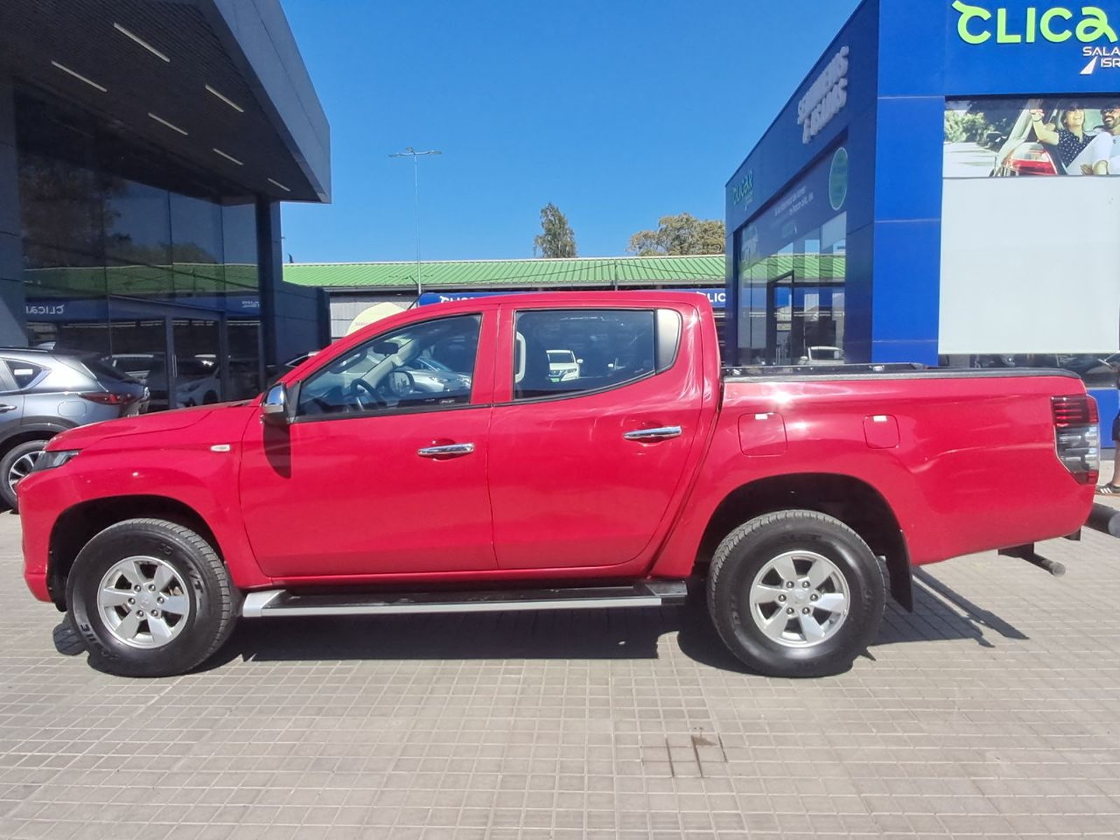 Mitsubishi L200 2.2 Katana Crt Diesel Dob. Cab. 4x4 Mt 4p 2024 - Foto 4 de 8