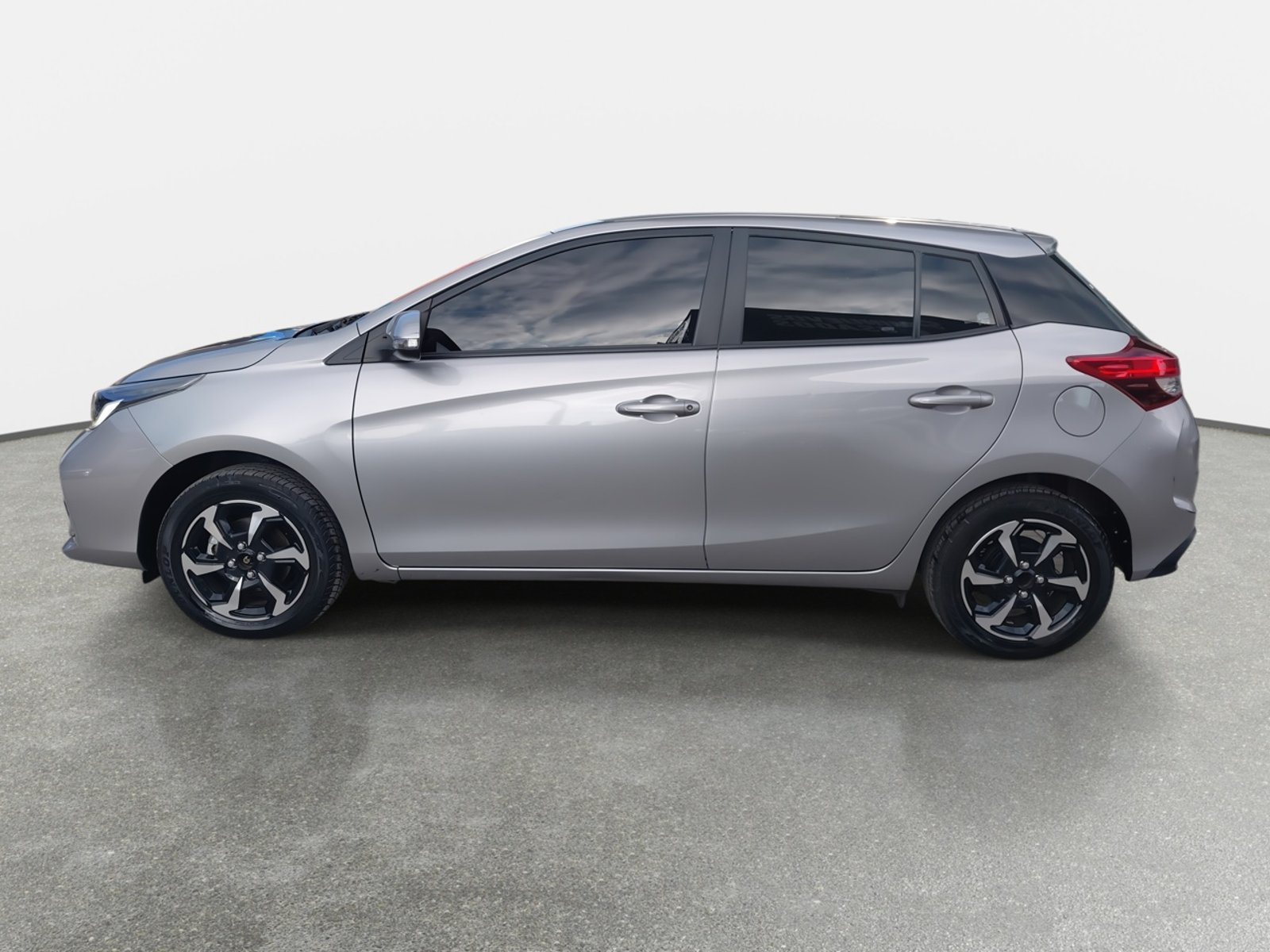 Toyota Yaris 1.5 Sport 4x2 Hb Mt 5p 2024 - Foto 4 de 8