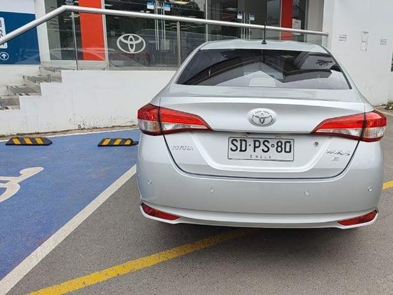 Toyota Yaris Sedan 1.5 Gli E 4x2 At 4p 2022 - Imagen 5 de 5
