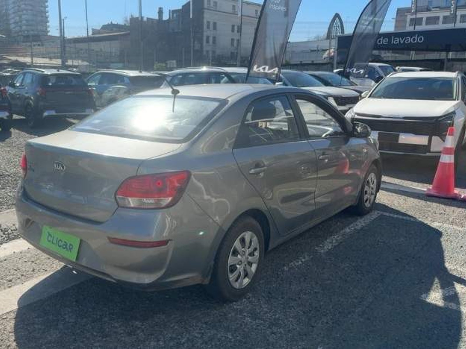 Kia Soluto 1.4 Lx 4x2 Ac Mt 4p 2021 - Foto 4 de 5