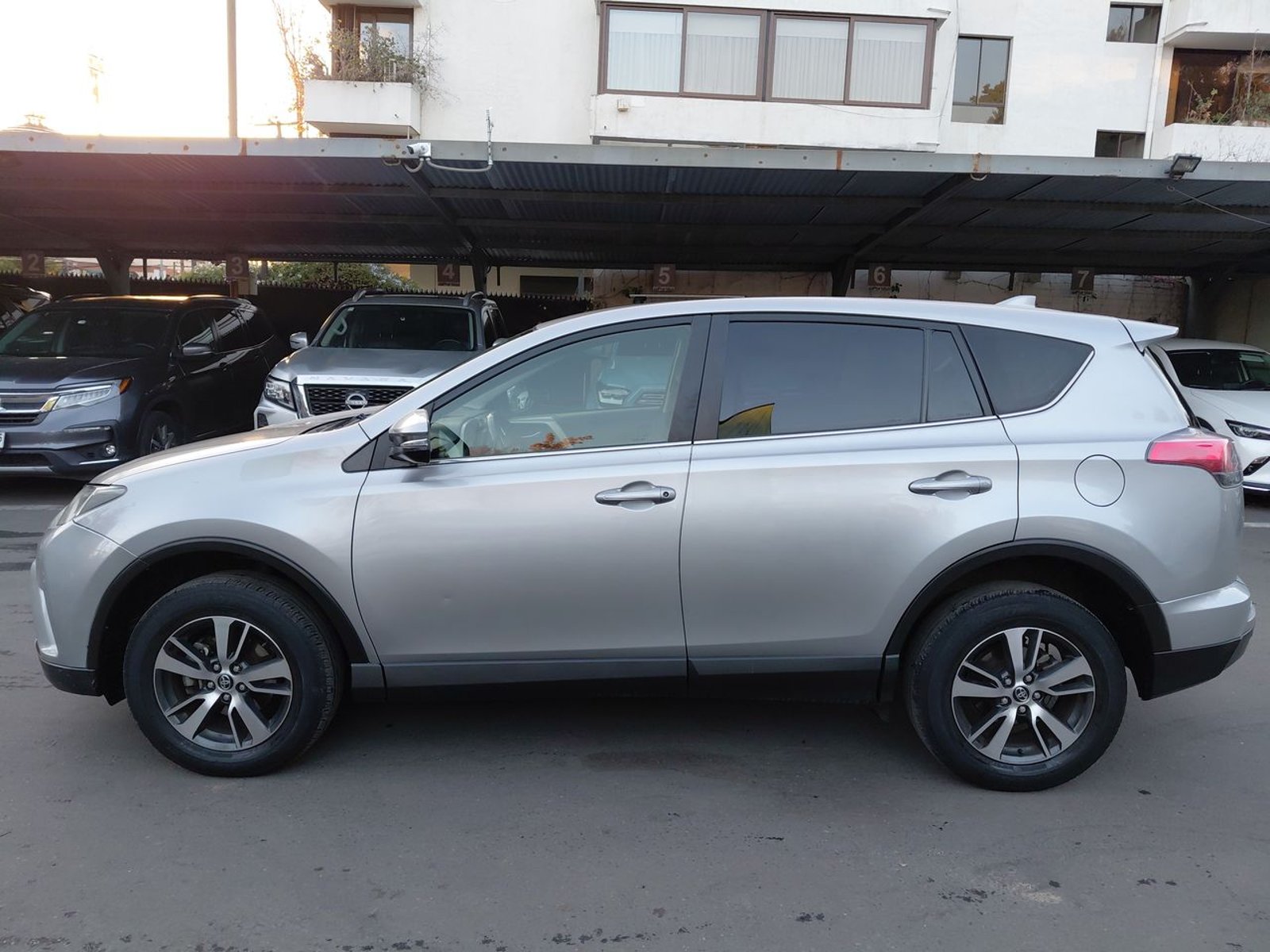 Toyota Rav 4 2.0 4x2 Super Lujo Cvt At 5p 2019 - Foto 4 de 8