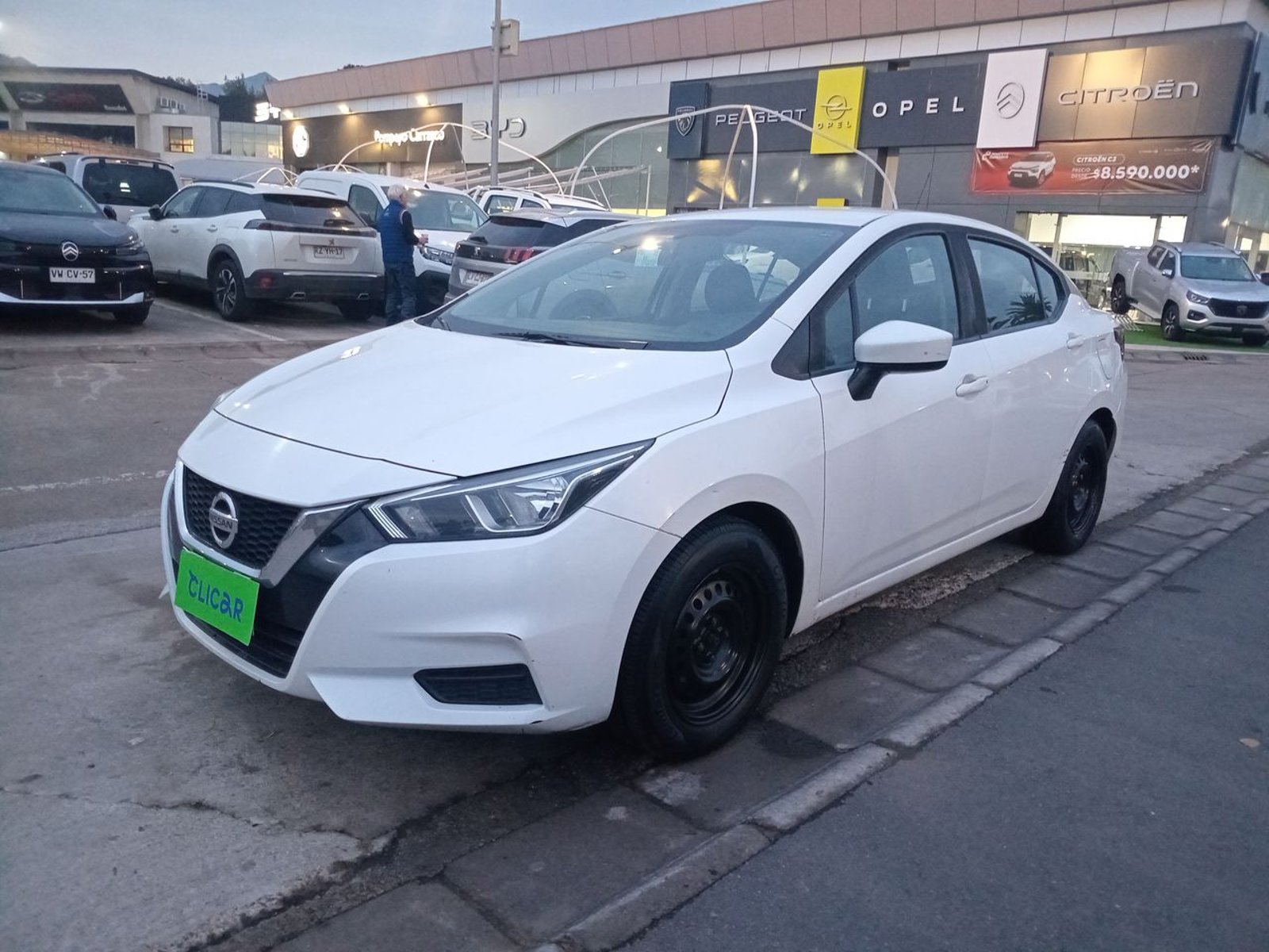 Nissan Versa 1.6 Sense 4x2 Mt 4p 2020 - Imagen 3 de 8