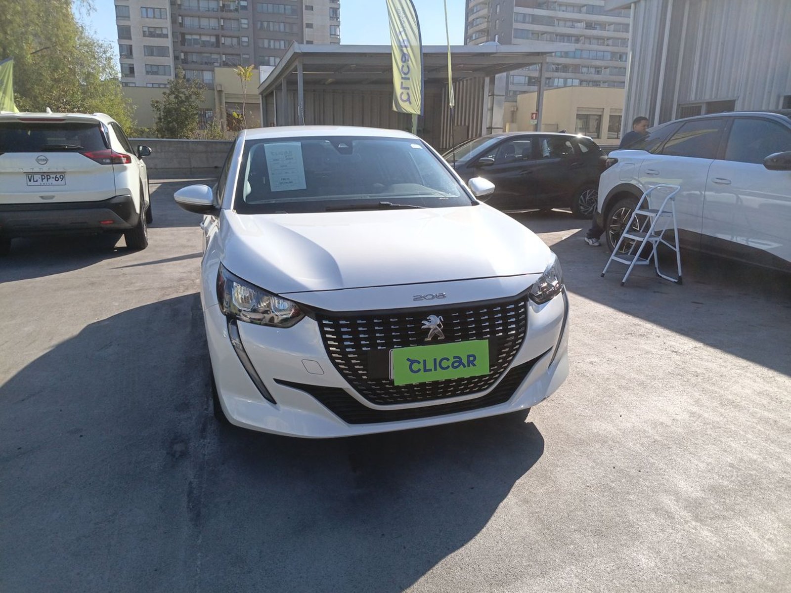 Peugeot 208 1.2 Puretech Allure Pack 4x2 100 Mt 5p 2022 - Foto 2 de 8