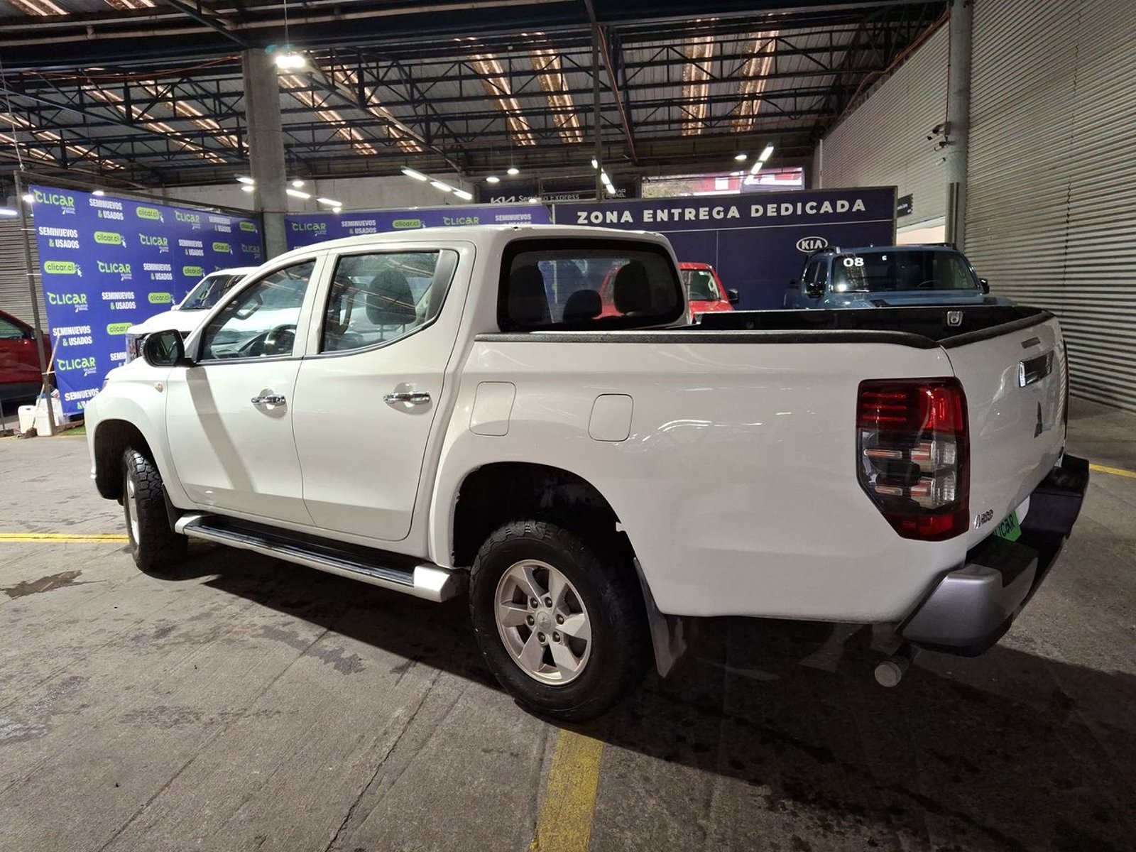 Mitsubishi L200 2.4 Katana Crt Diesel Dob. Cab. 4x4 Mt 4p 2024 - Foto 5 de 8