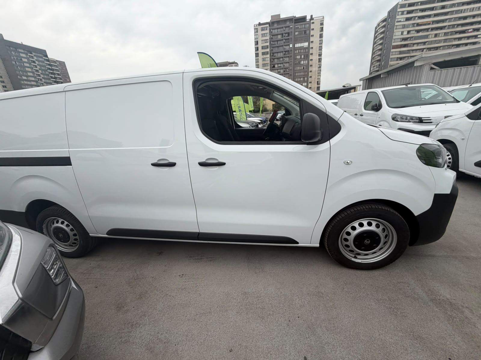 Citroën Jumpy 2.0 Xl Diesel 4x2 145hp Mt 5p 2026 - Foto 3 de 5